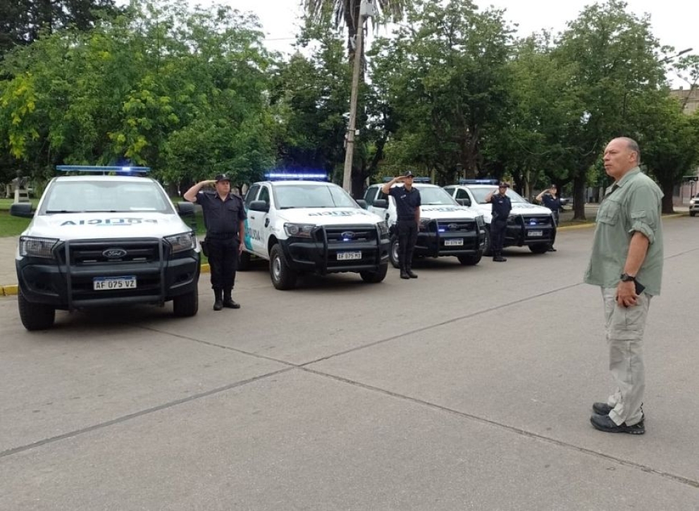 Berni saludando a los efectivos policiales