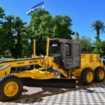 Situación hídrica: Barenghi presentó una nueva motoniveladora para recuperar caminos rurales